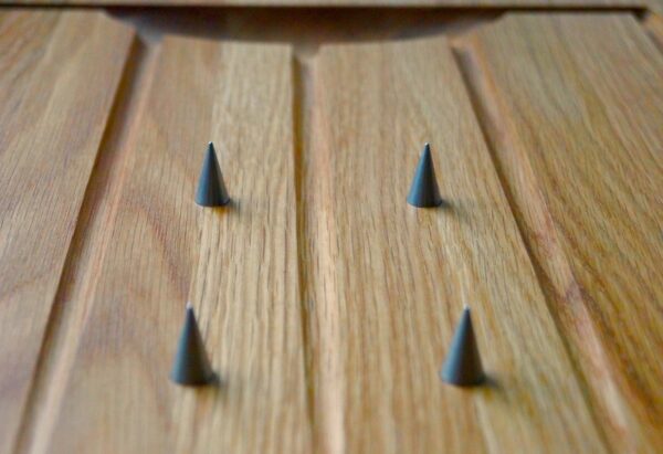 engraved-oak-carving-board-with-spikes-makemesomethingspecial.com