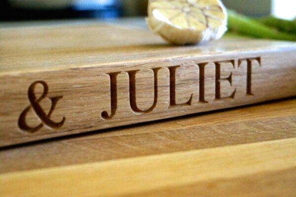 engraved-oak-chopping-boards-makemesomethingspecial.co.uk