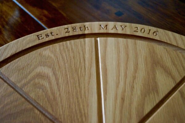 engraved-oak-pizza-board-makemesomethingspecial.com