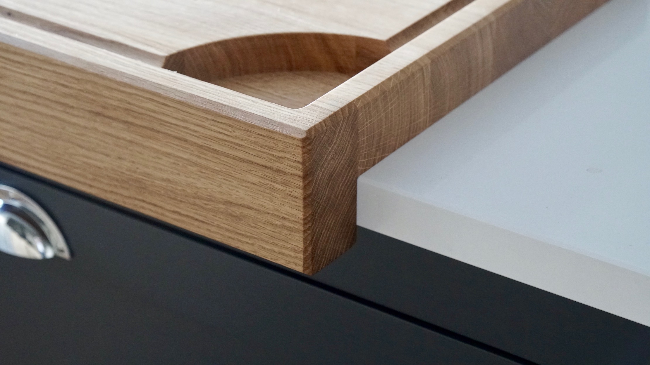 lipped-edge-oak-carving-board