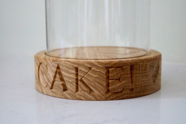 oak-cake-board-makemesomethingspecial.com