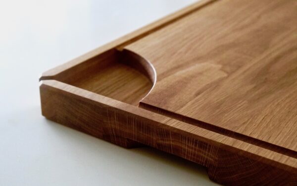 oak-carving-board-corner-well
