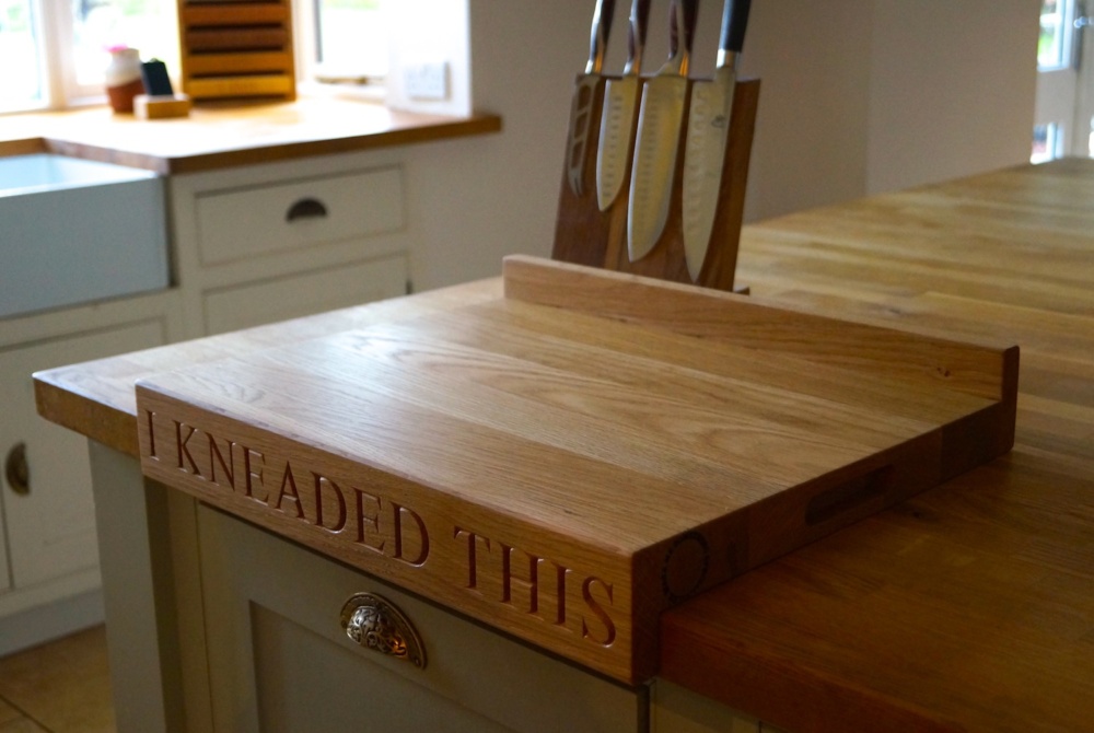oak-chopping-board-with-lipped-edge-makemesomethingspecial