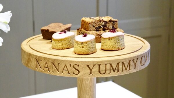 personalised-oak-cake-display-board