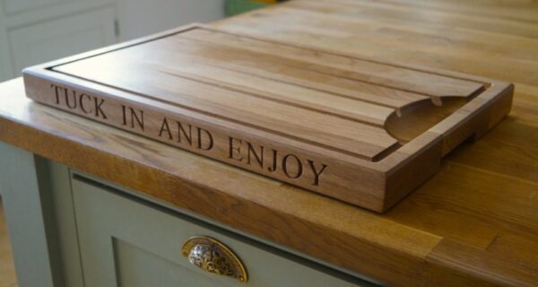 personalised-oak-carving-board-makemesomethingspecial.co.uk