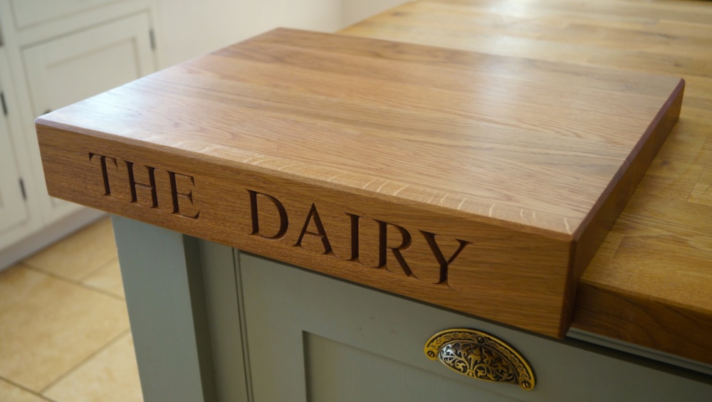 personalised-oak-lip-edge-chopping-boards-makemesomethingspecial.co.uk