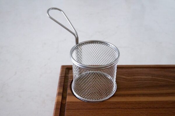 wooden-restaurant-serving-boards-with-chip-basket-makemesomethingspecial.com