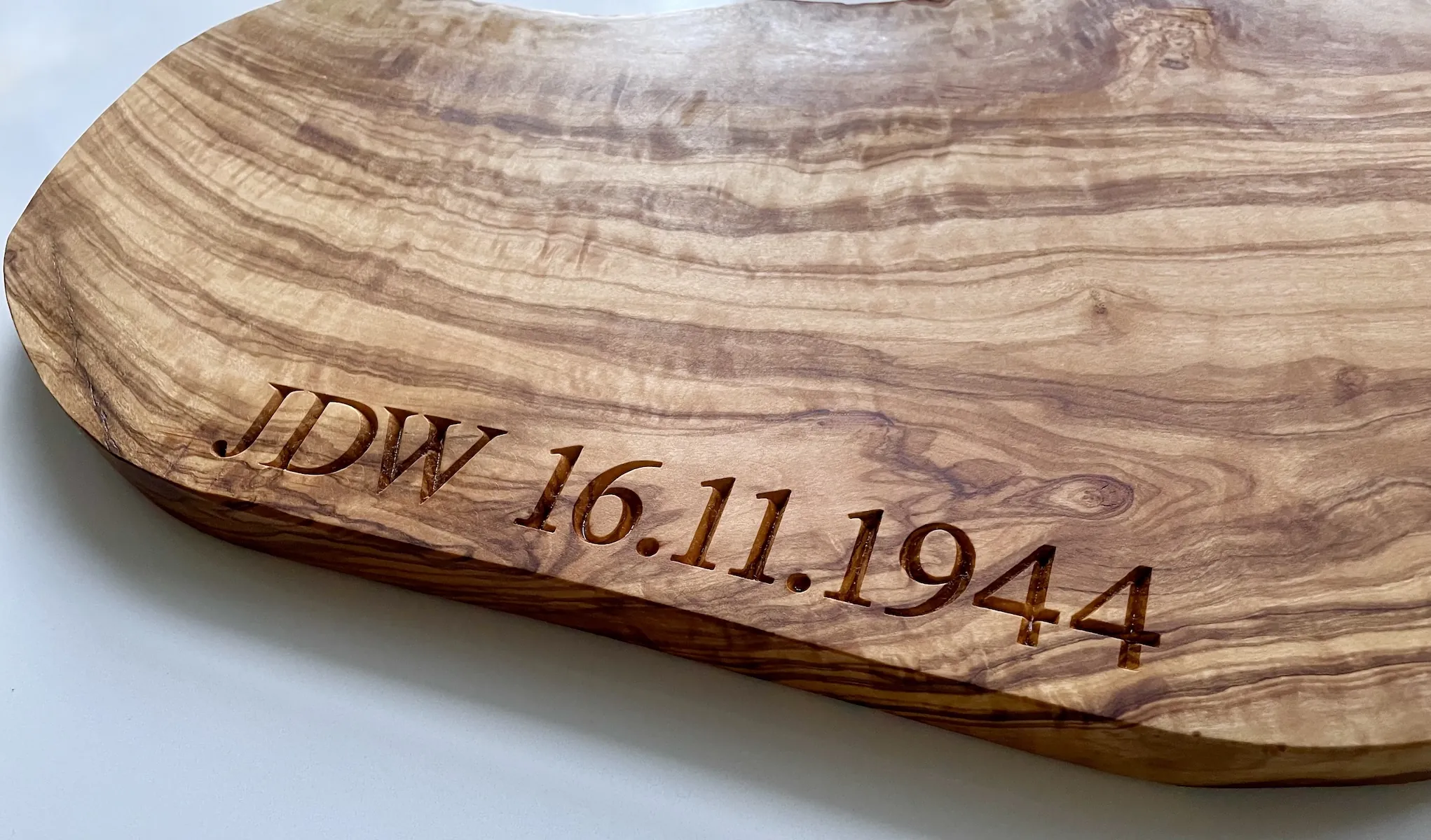 pesonalised-olive-wood-chopping-boards